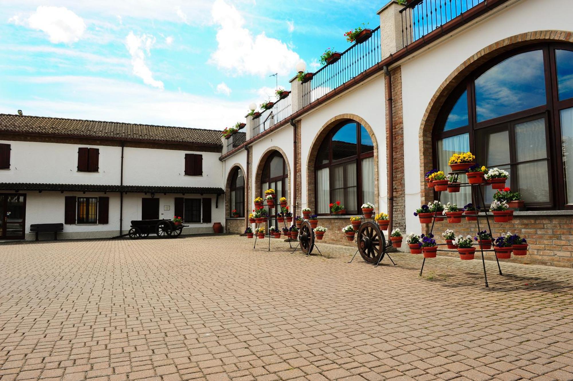 Il Carrettino Country Hotel Tortona Bagian luar foto